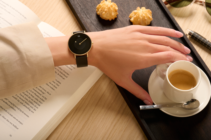 Danish Design IQ11Q1260 Måne Gold Large Watch