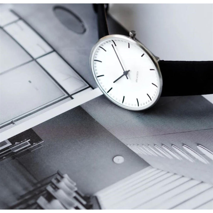Arne Jacobsen 53201-1601 rådhus hvid urskive sort læderrem armbåndsur | hs johnson